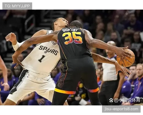 文班亚马与哈珀组成锁防组合 马刺防守效率因此飙升